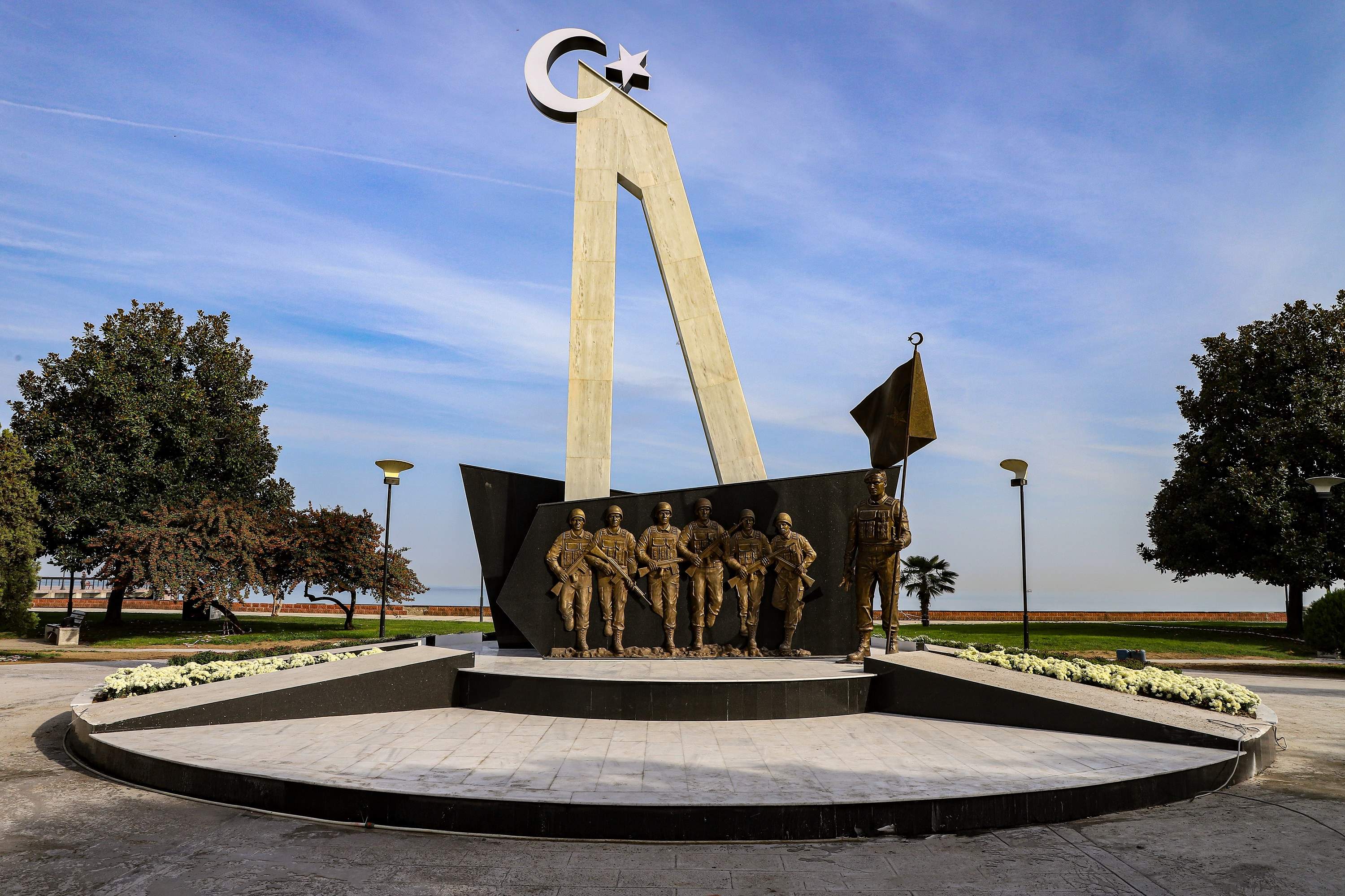 BÜYÜKŞEHİRDEN CUMHURİYET’İN 100. YILINA ÖZEL ŞEHİTLİK ANITI